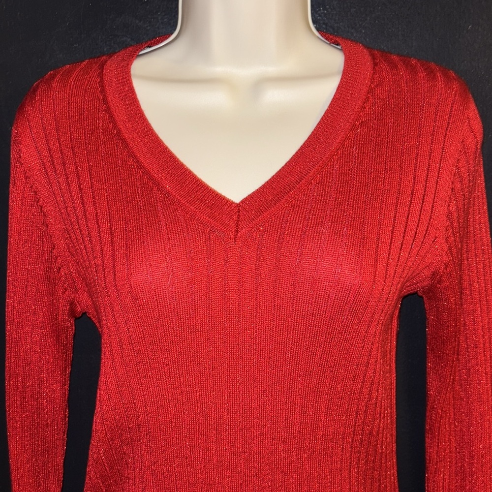 Tommy Hilfiger sparkling red vneck ribbed sweater. Sz medium.